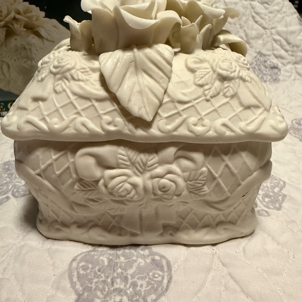 Elegant White Ceramic Rose Box